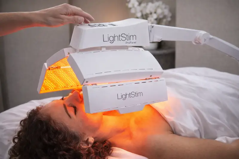 Relaxing-LED-therapy-treatment-in-palm-beach-and-wellington-florida